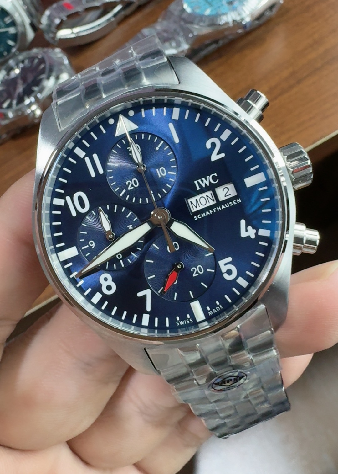 Steel case of the legacy chronograph generation, lug geometry unchanged