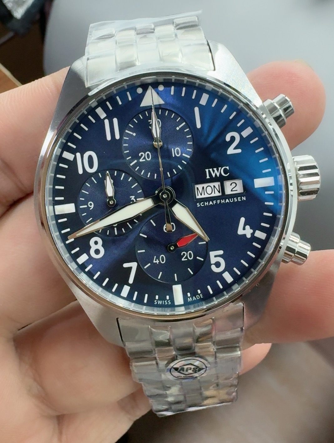 Luminous hands and numerals holding the pilot-dial brief after dark