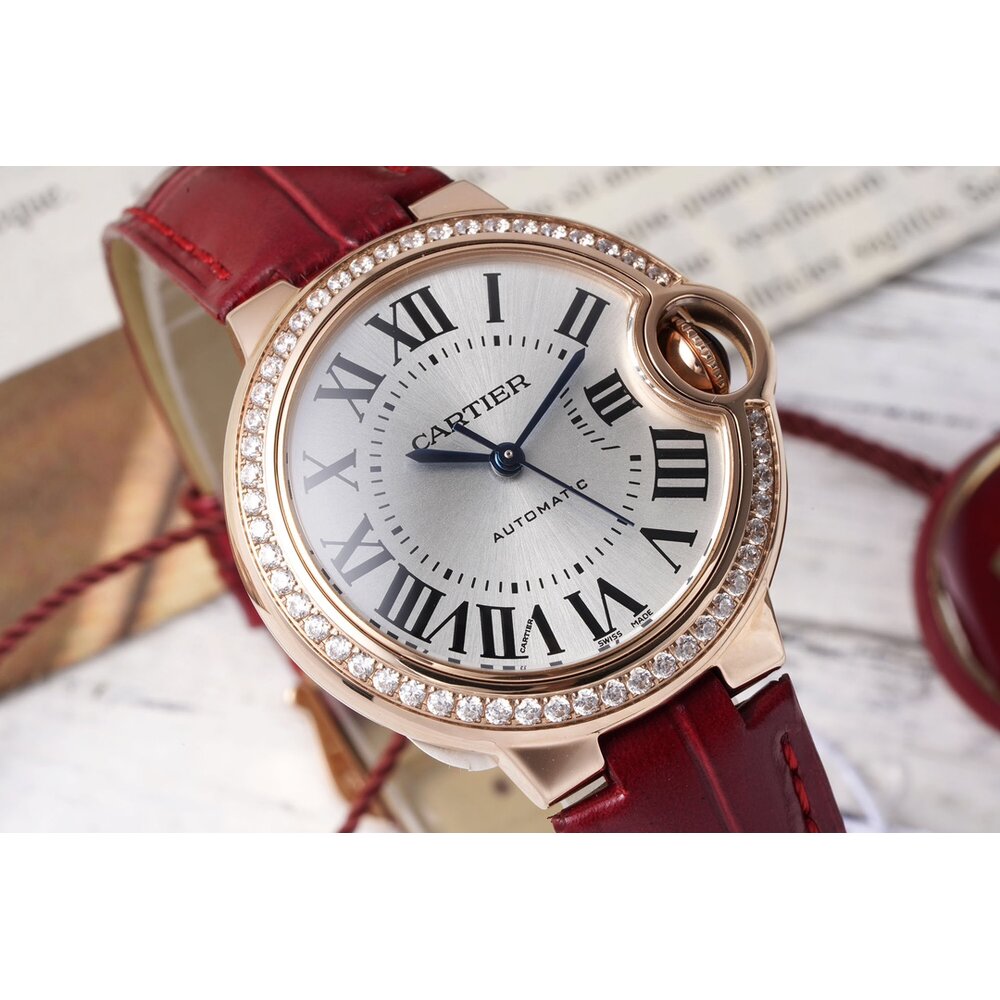 Sapphire glass with 30 metres of water resistance on a 33mm case