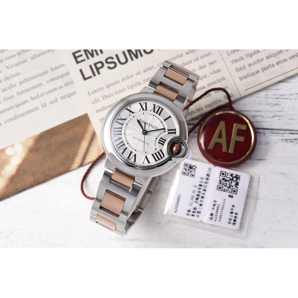 Radiating from the dial centre, the guilloche reads differently at every viewing angle