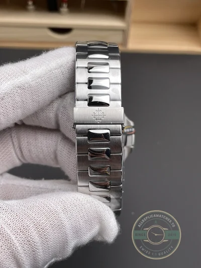 Replica Nautilus 5711/1A-010 Patek Philippe 40 mm, Stainless Steel, Dark Blue Dial