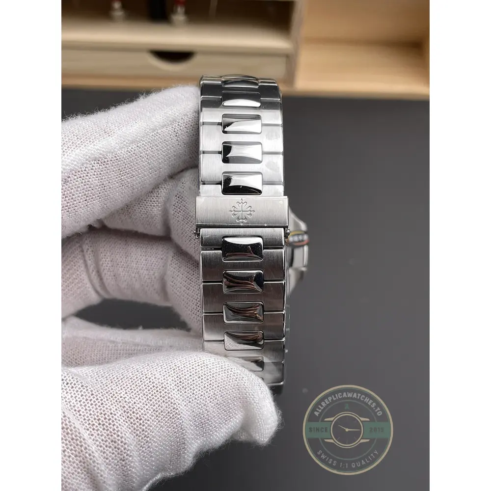 Replica Nautilus 5711/1A-010 Patek Philippe 40 mm, Stainless Steel, Dark Blue Dial