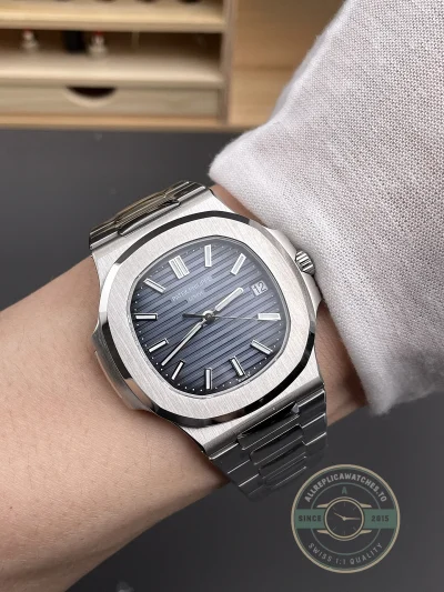 Replica Nautilus 5711/1A-010 Patek Philippe 40 mm, Stainless Steel, Dark Blue Dial