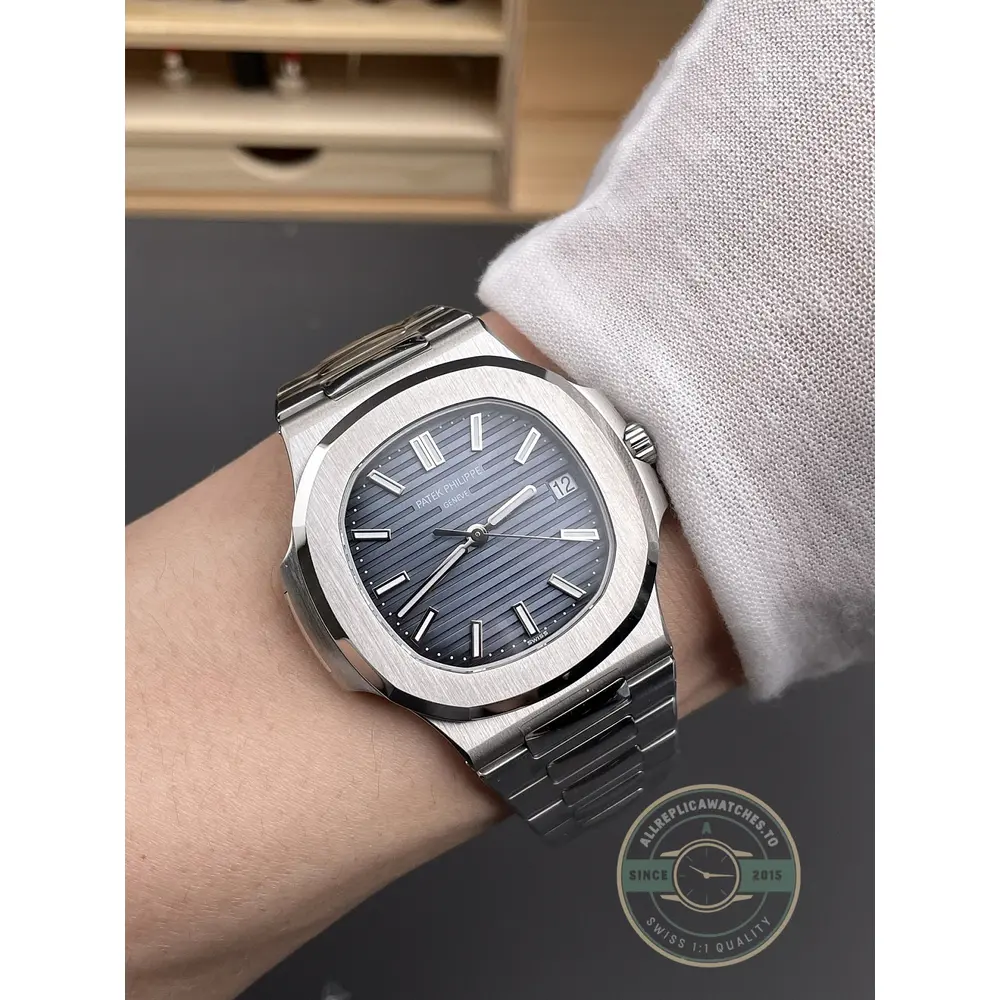 Replica Nautilus 5711/1A-010 Patek Philippe 40 mm, Stainless Steel, Dark Blue Dial