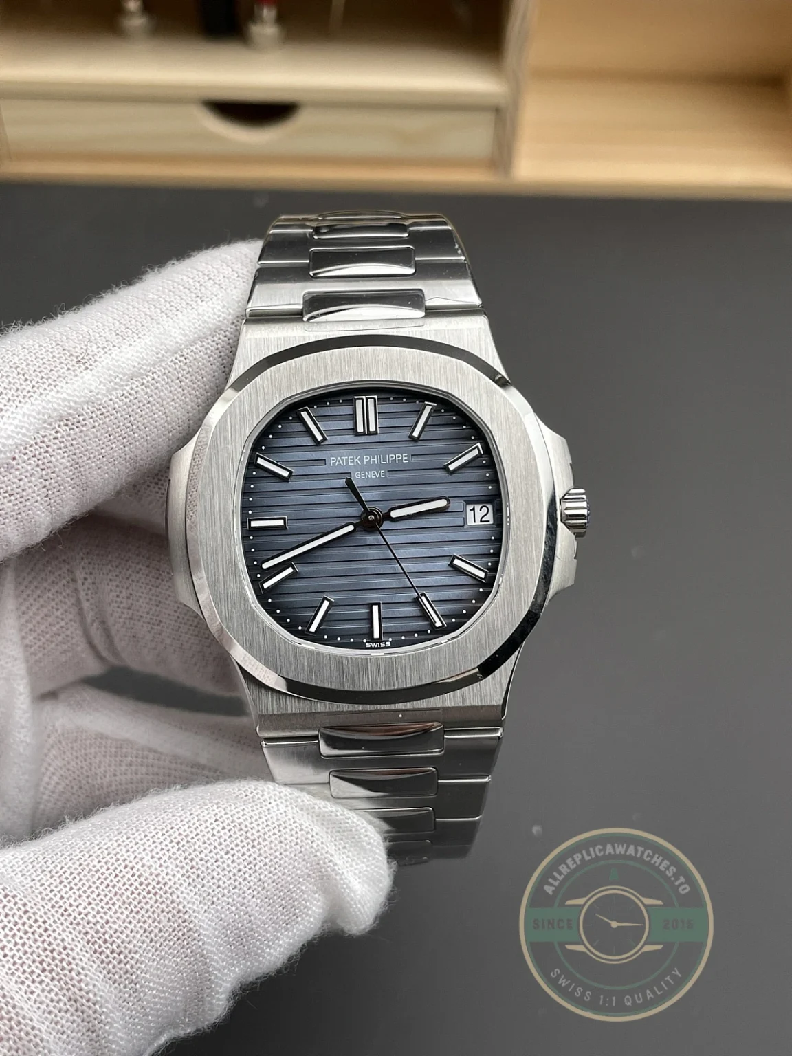 Replica Nautilus 5711/1A-010 Patek Philippe 40 mm, Stainless Steel, Dark Blue Dial
