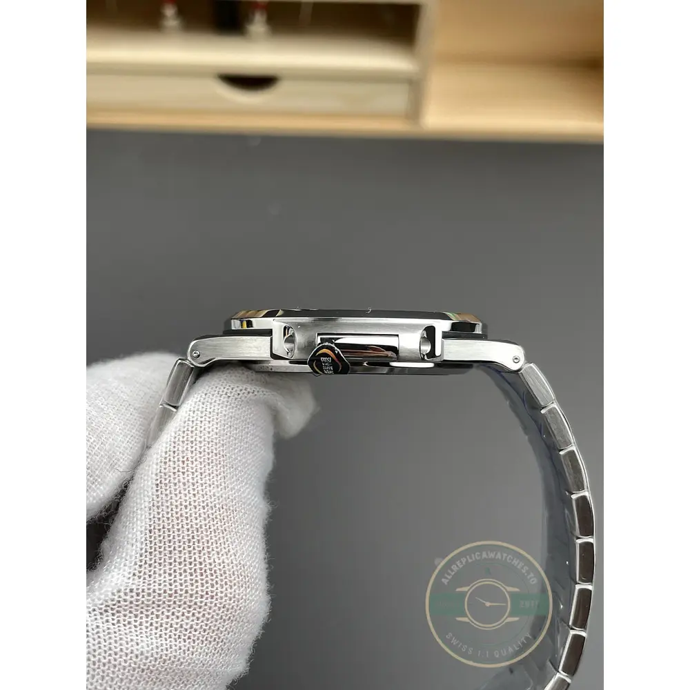 Replica Nautilus 5711/1A-010 Patek Philippe 40 mm, Stainless Steel, Dark Blue Dial