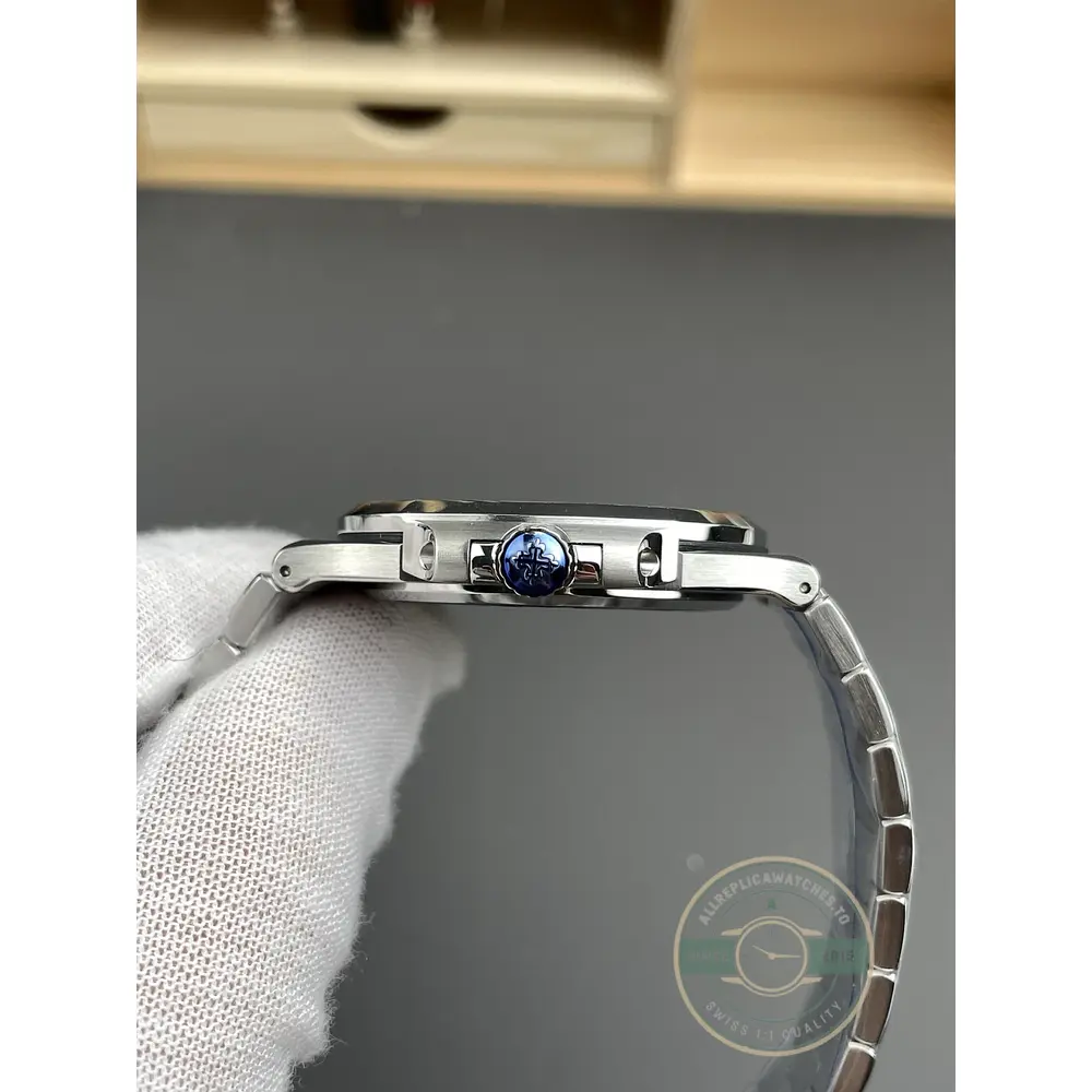 Replica Nautilus 5711/1A-010 Patek Philippe 40 mm, Stainless Steel, Dark Blue Dial
