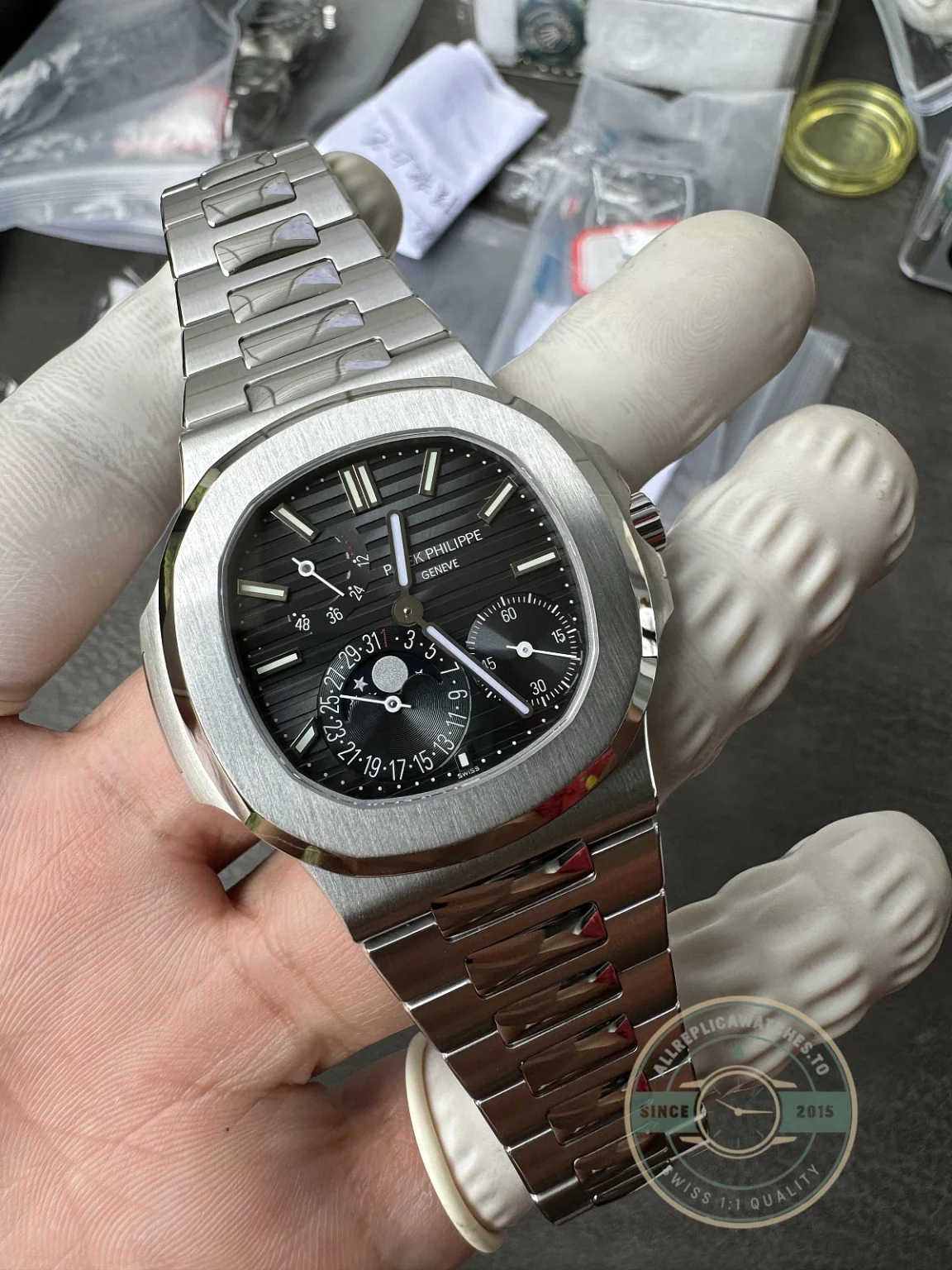 Replica Patek Philippe Nautilus Moon phases 40 mm, Stainless steel 5712/1A-001, Black Dial