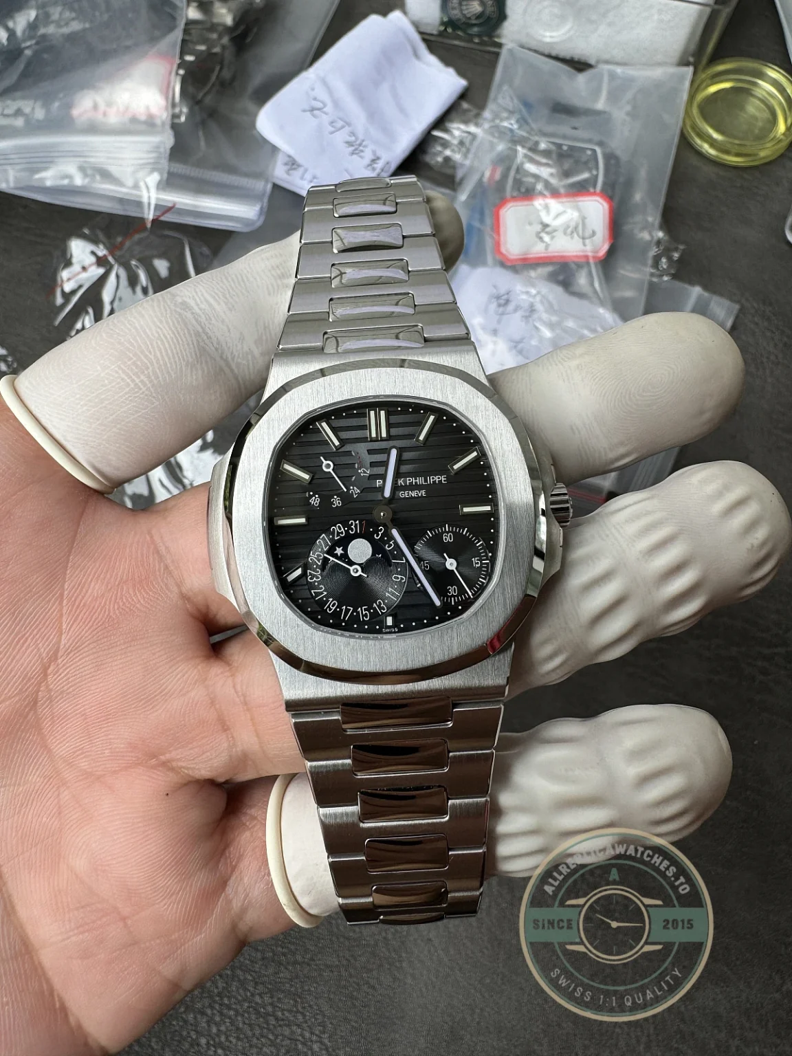 Replica Patek Philippe Nautilus Moon phases 40 mm, Stainless steel 5712/1A-001, Black Dial