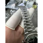 Applied white-metal batons and luminous hands on the dark Nautilus 5712/1A-001 dial