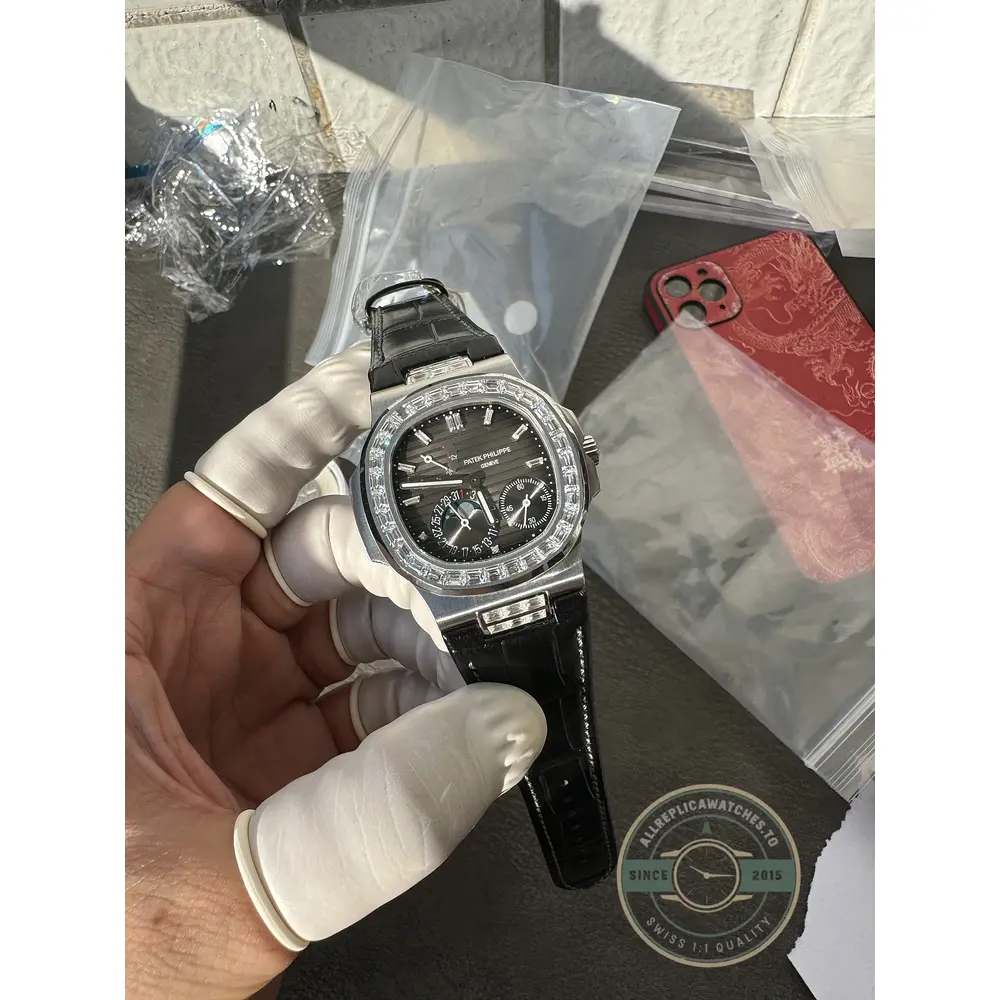 Replica Nautilus 5712G-001 Patek Philippe Moon phases. 40 mm, Baguette Bezel, White gold, Dark Blue Dial