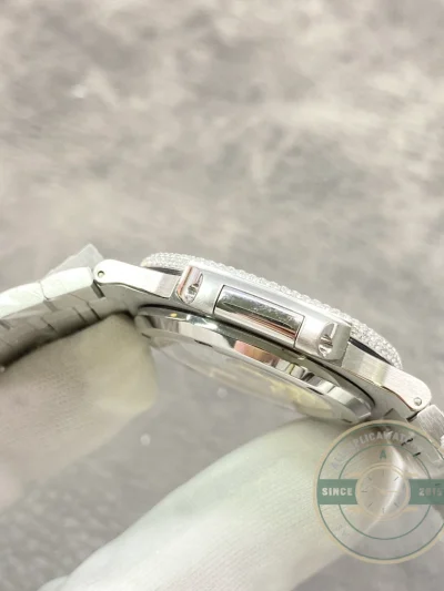 Replica Nautilus 5719/10G Patek Philippe 40 mm, White Diamonds