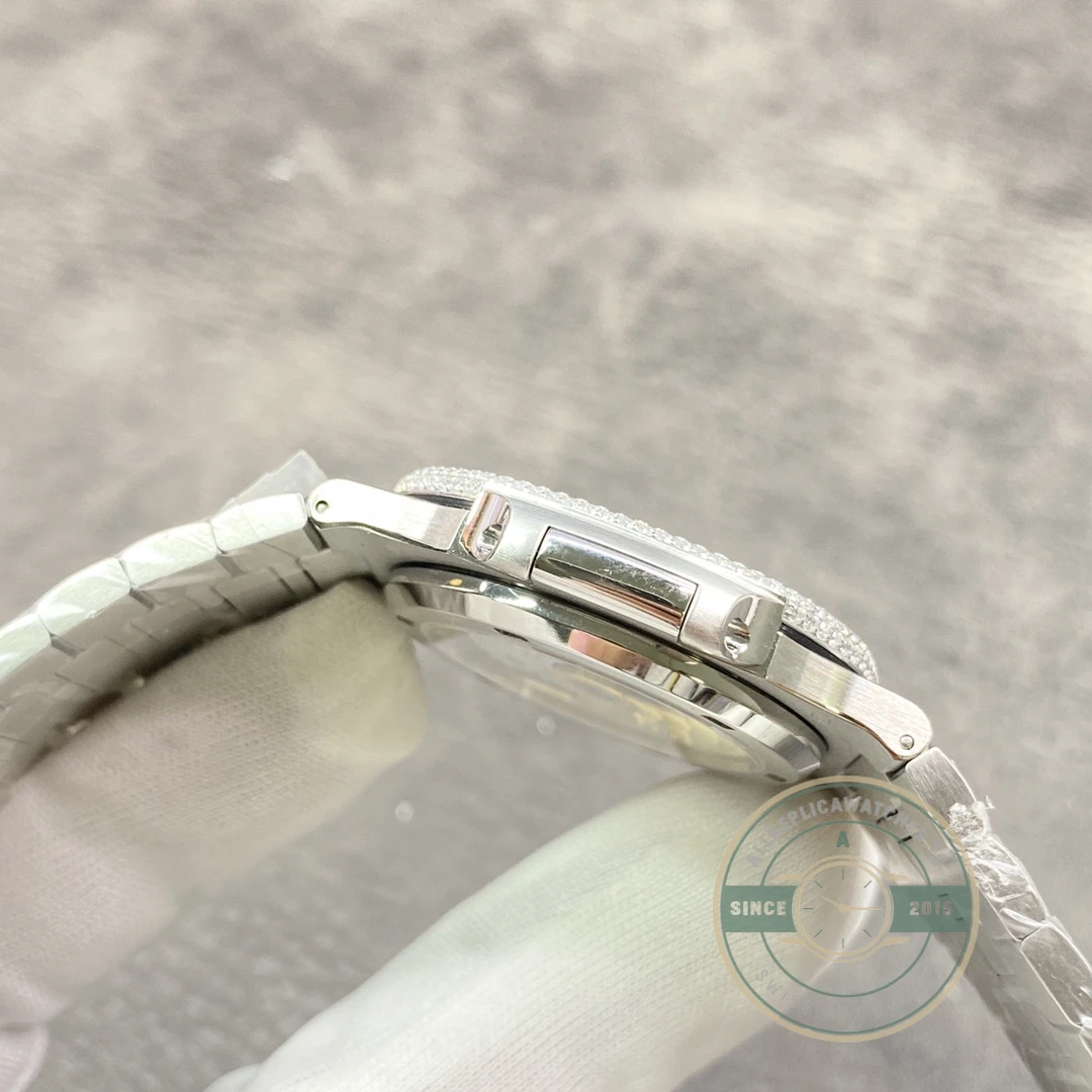Replica Nautilus 5719/10G Patek Philippe 40 mm, White Diamonds