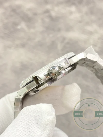 Replica Nautilus 5719/10G Patek Philippe 40 mm, White Diamonds