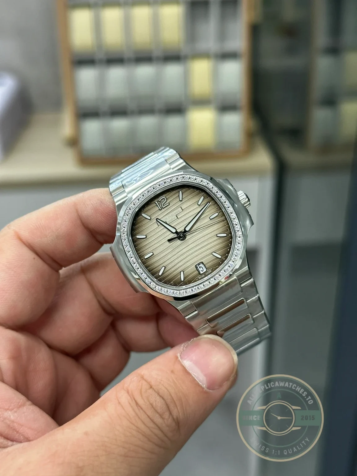 Replica Nautilus 7118/1200A-011 Patek Philippe “Ladies Automatic” 35.2 mm, Steel
