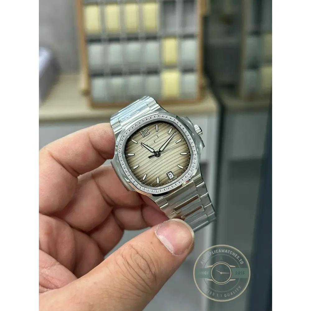 Replica Nautilus 7118/1200A-011 Patek Philippe “Ladies Automatic” 35.2 mm, Steel