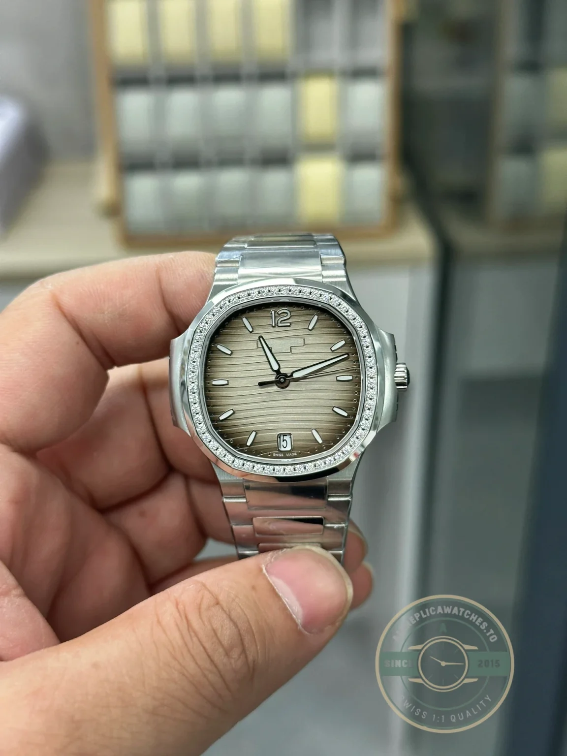 Replica Nautilus 7118/1200A-011 Patek Philippe “Ladies Automatic” 35.2 mm, Steel
