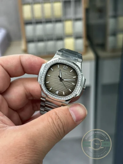 Replica Nautilus 7118/1200A-011 Patek Philippe “Ladies Automatic” 35.2 mm, Steel