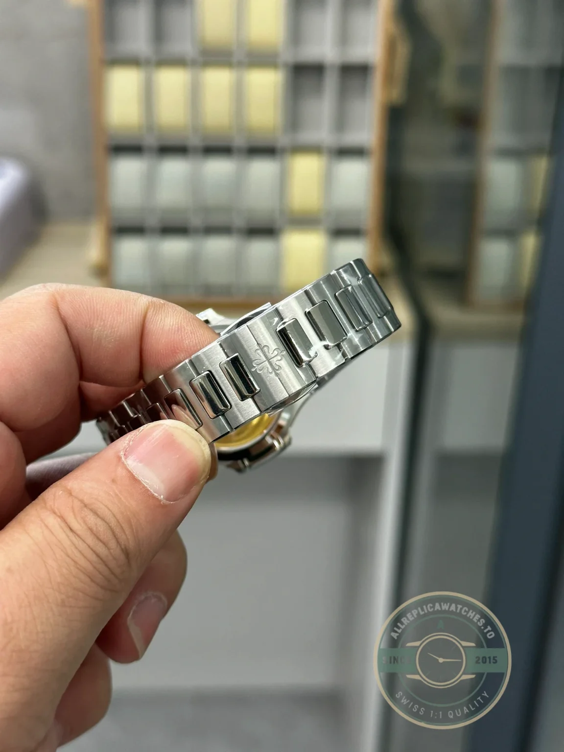 Super Clone Nautilus 7118/1A-001 Patek Philippe “Ladies Automatic”. 35.2 mm, Steel, Blue Dial