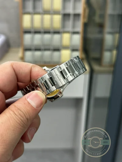 Super Clone Nautilus 7118/1A-001 Patek Philippe “Ladies Automatic”. 35.2 mm, Steel, Blue Dial