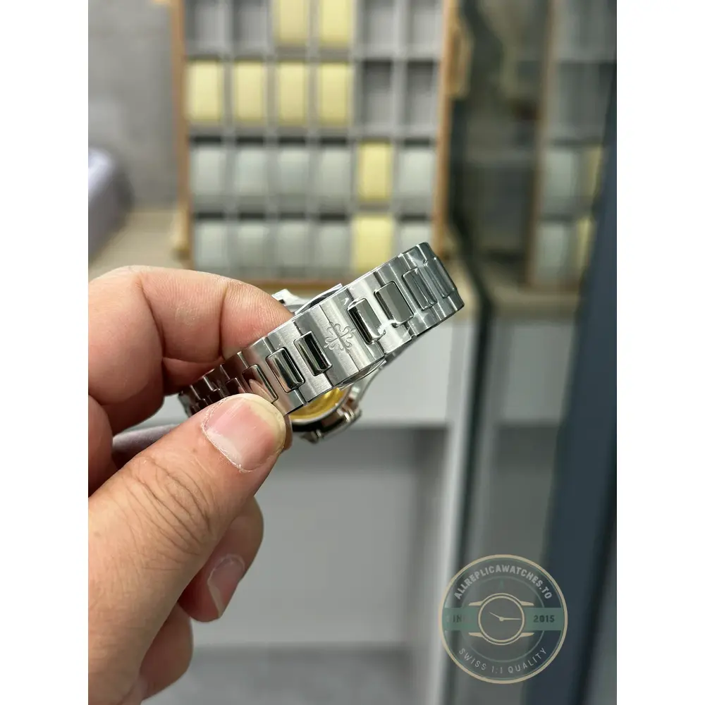 Super Clone Nautilus 7118/1A-001 Patek Philippe “Ladies Automatic”. 35.2 mm, Steel, Blue Dial