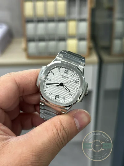 Replica Nautilus 7118/1A-010 Patek Philippe “Ladies Automatic” 35.2 mm, Steel, White Dial