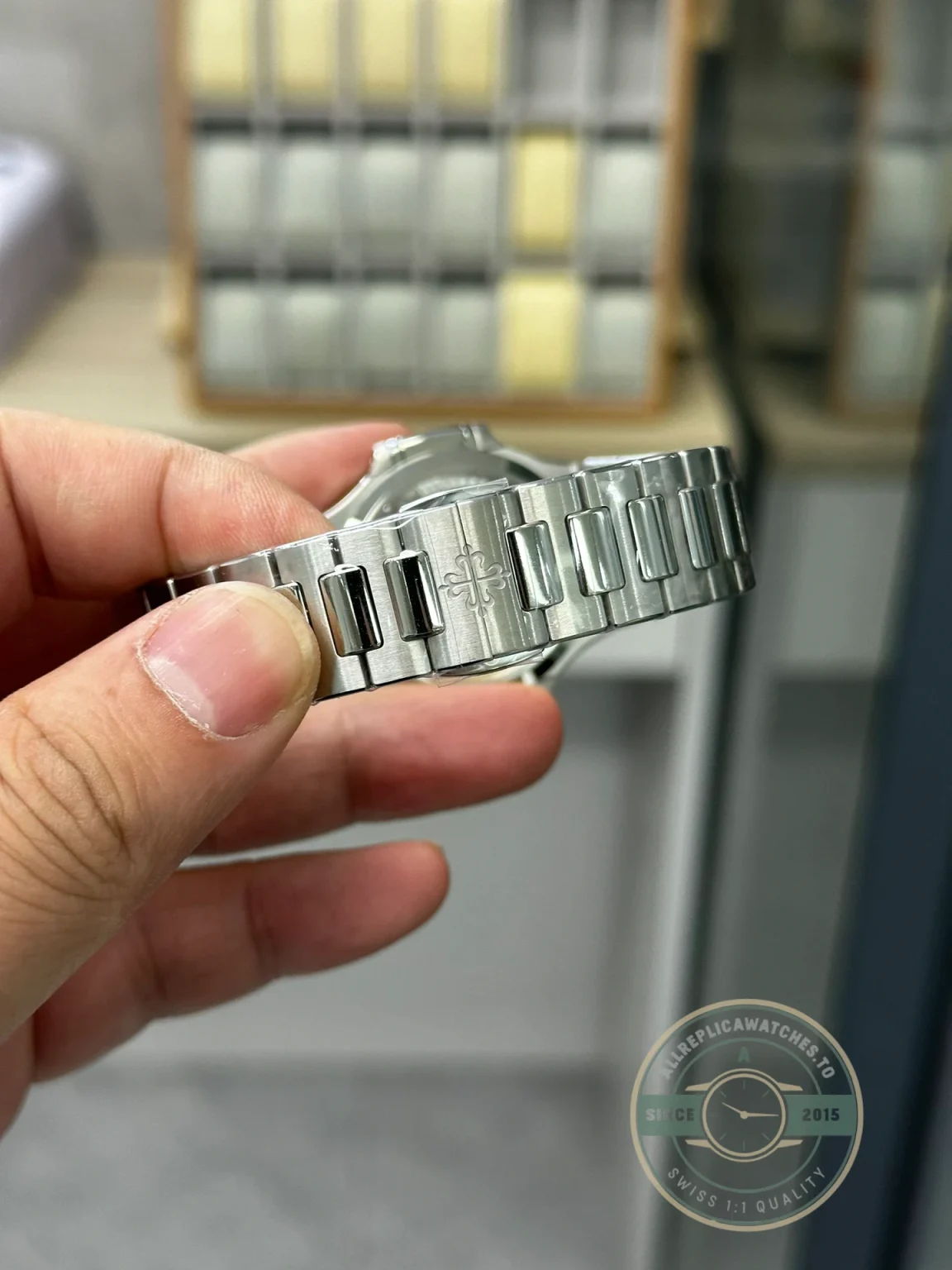 Replica Nautilus 7118/1A-010 Patek Philippe “Ladies Automatic” 35.2 mm, Steel, White Dial