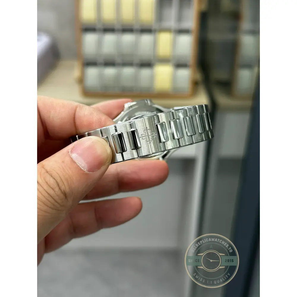 Replica Nautilus 7118/1A-010 Patek Philippe “Ladies Automatic” 35.2 mm, Steel, White Dial