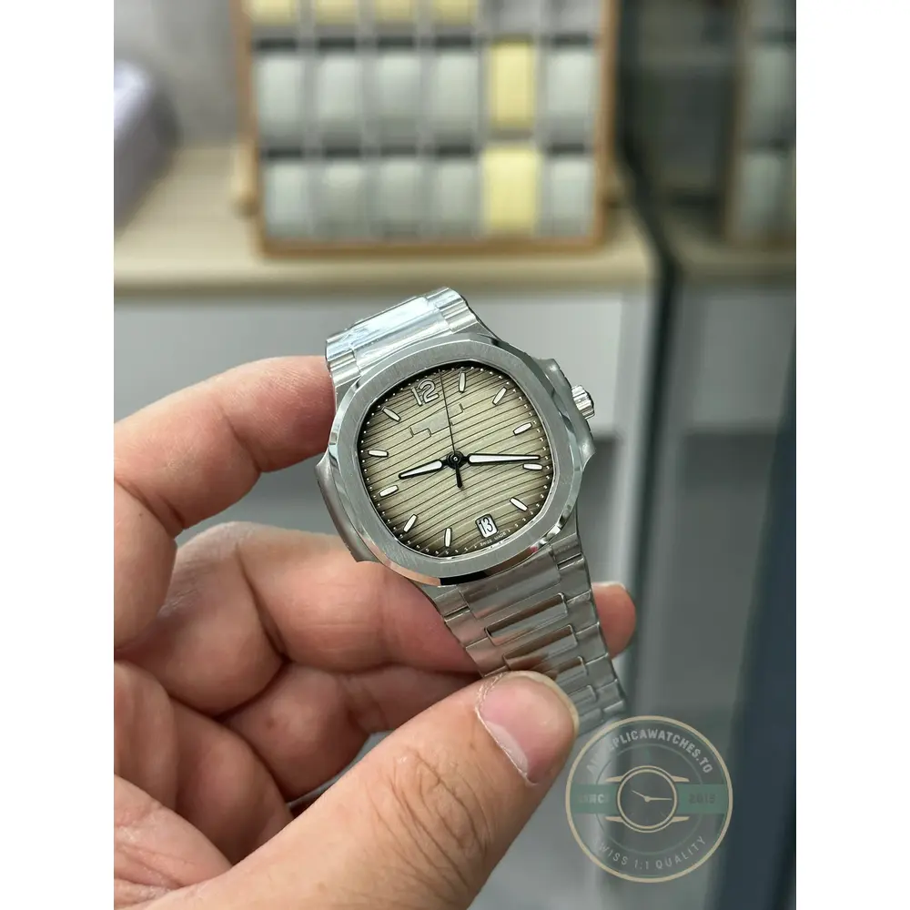Replica Nautilus 7118/1A-011 Patek Philippe “Ladies Automatic” 35.2 mm, Steel