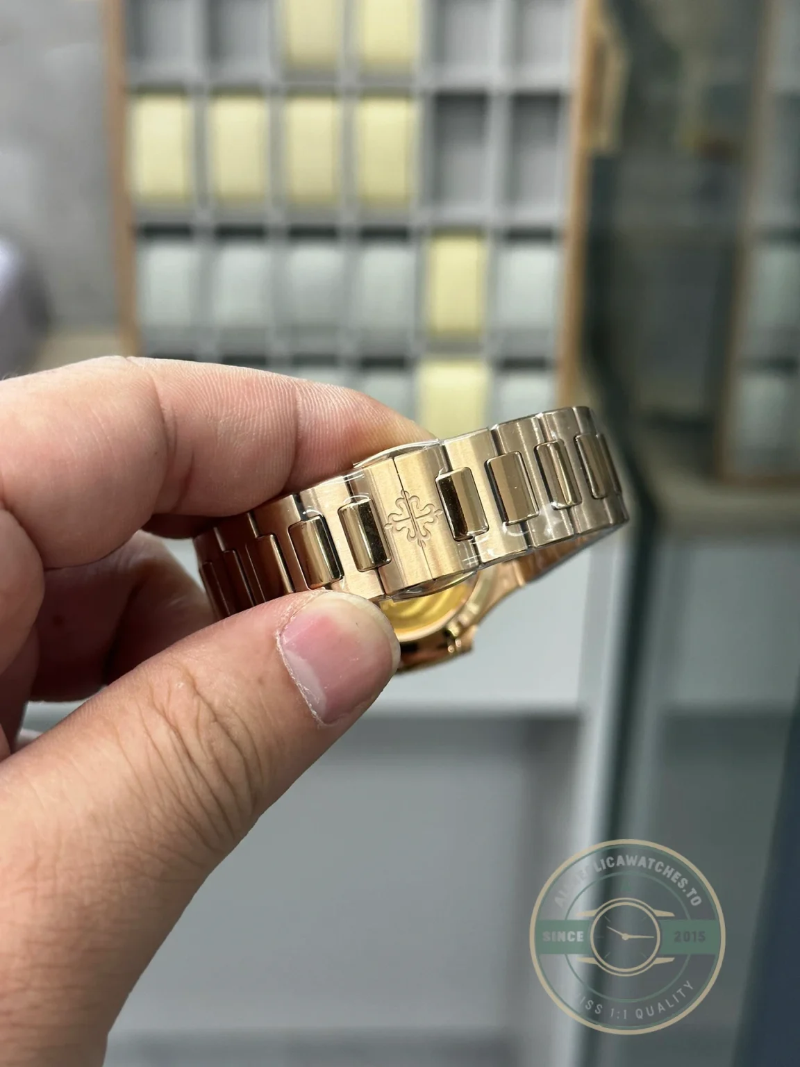 Super Clone Nautilus 7118/1R-001 Patek Philippe “Ladies Automatic” 35.2 mm, Rose gold, White Dial