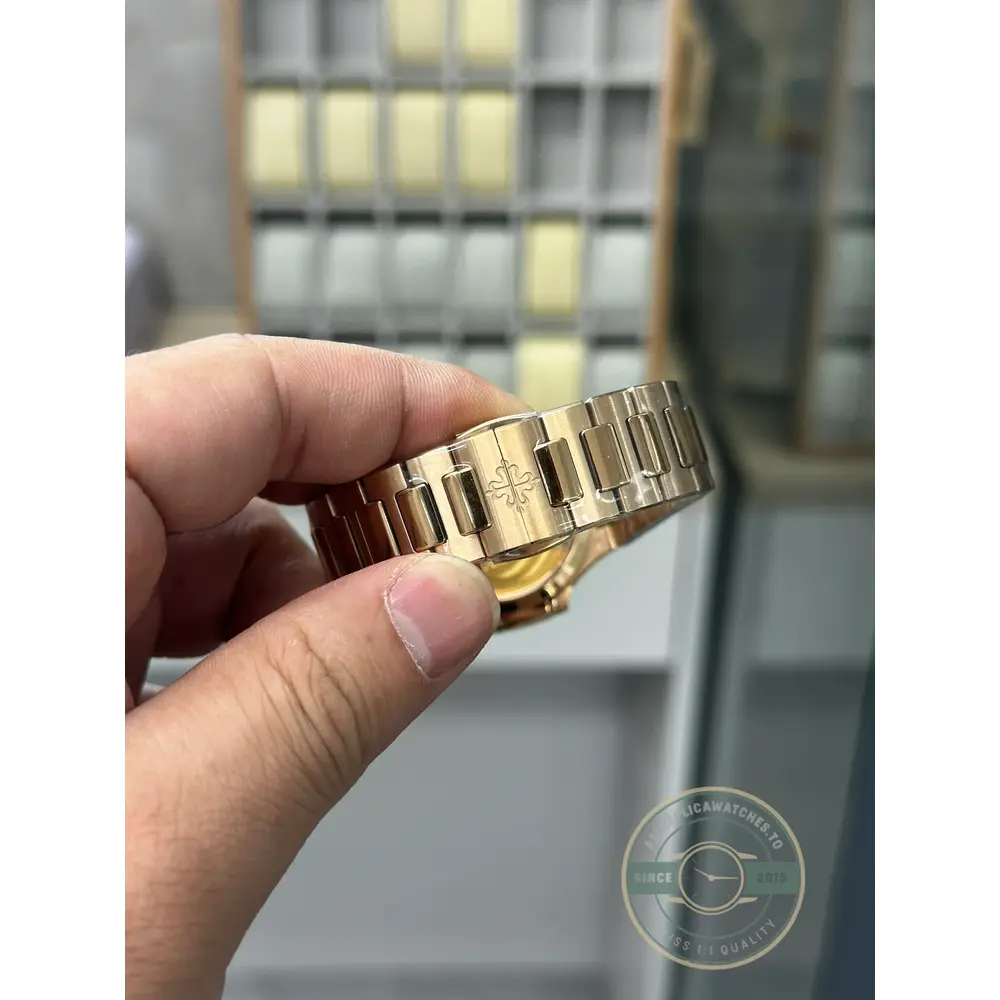 Super Clone Nautilus 7118/1R-001 Patek Philippe “Ladies Automatic” 35.2 mm, Rose gold, White Dial