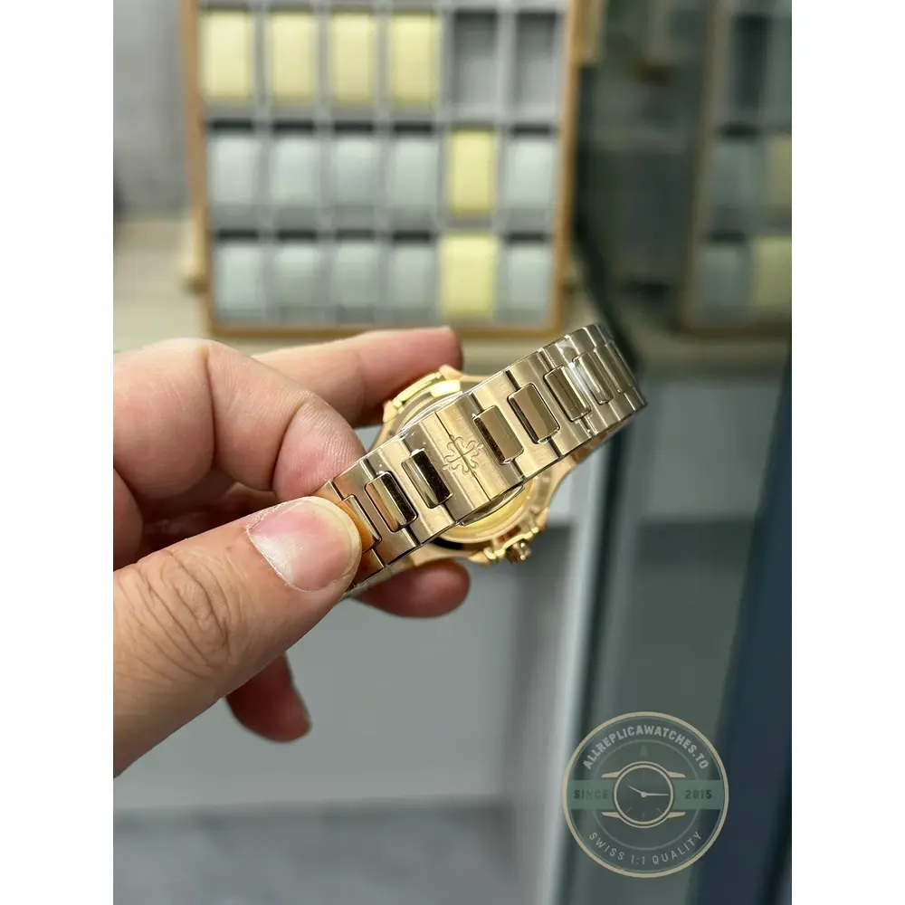 Replica Nautilus 7118/1R-010 Patek Philippe “Ladies Automatic” 35.2 mm, Gold brown dial - Image 2