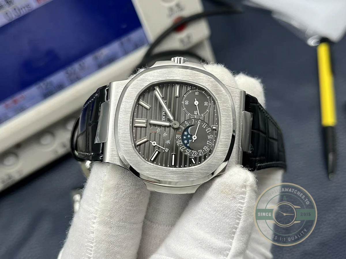 Replica Nautilus 5712G-001 Patek Philippe Moon phases. 40 mm, White gold