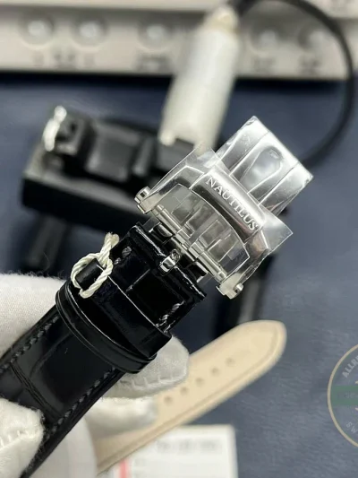Replica Nautilus 5712G-001 Patek Philippe Moon phases. 40 mm, White gold