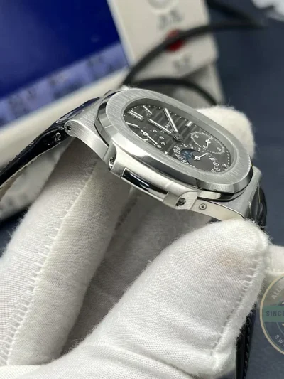 Replica Nautilus 5712G-001 Patek Philippe Moon phases. 40 mm, White gold