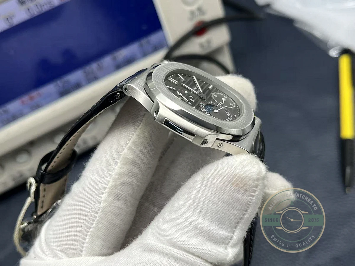Replica Nautilus 5712G-001 Patek Philippe Moon phases. 40 mm, White gold