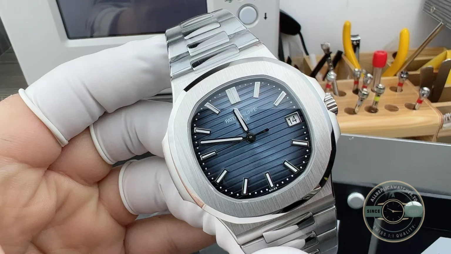 Replica Nautilus 5811/1G-001 Patek Philippe Date, Sweep seconds 41 mm, White gold