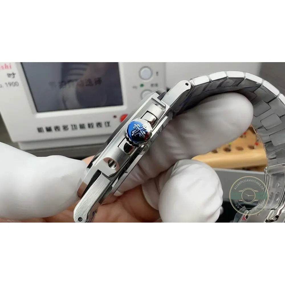 Replica Nautilus 5811/1G-001 Patek Philippe Date, Sweep seconds 41 mm, White gold