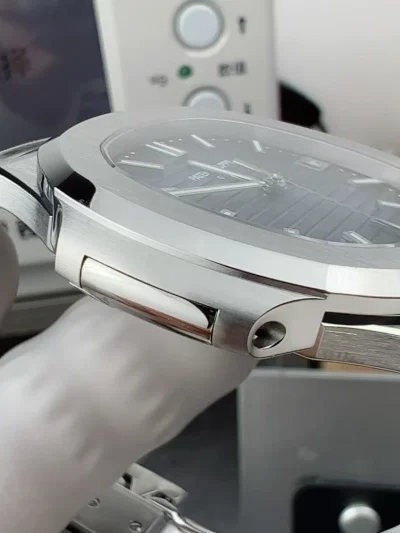 Replica Nautilus 5811/1G-001 Patek Philippe Date, Sweep seconds 41 mm, White gold