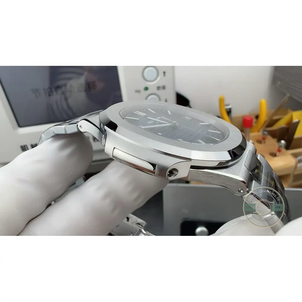 Replica Nautilus 5811/1G-001 Patek Philippe Date, Sweep seconds 41 mm, White gold