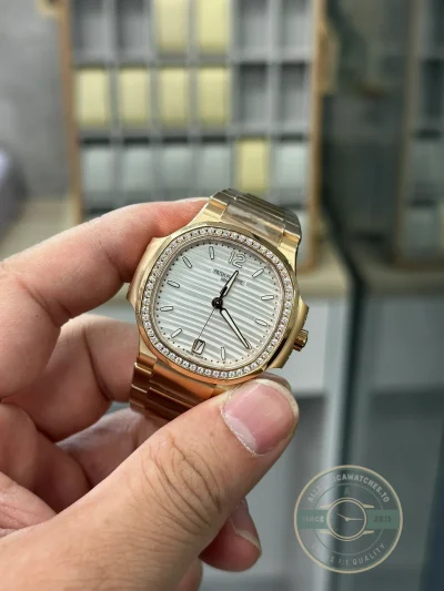 Super Clone Nautilus 7118/1200R-001 Patek Philippe “Ladies Automatic” 35.2 mm, Rose gold, Golden Dial