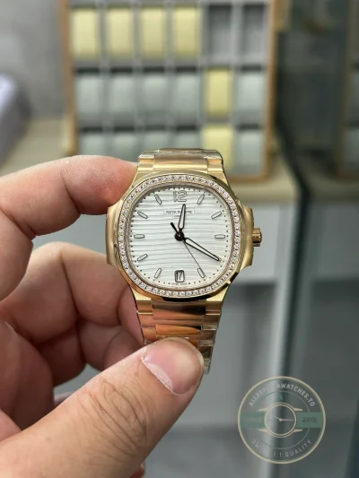 Super Clone Nautilus 7118/1200R-001 Patek Philippe “Ladies Automatic” 35.2 mm, Rose gold, Golden Dial