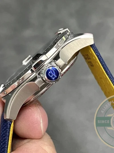 Replica Breitling Avenger Blue Leather Watch 44mm A32320101C1X1 - Swiss-Made Clone Watch