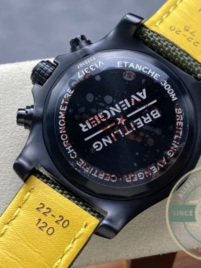 Replica Breitling Avenger Green Leather 45mm V13317101L1X1 - 1:1 Swiss Replica Watch