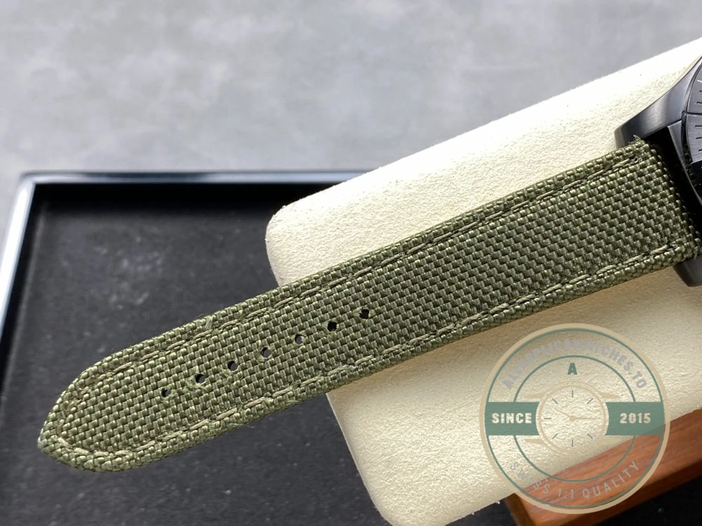 Replica Breitling Avenger Green Leather 45mm V13317101L1X1 - Swiss Movement Replica Watch