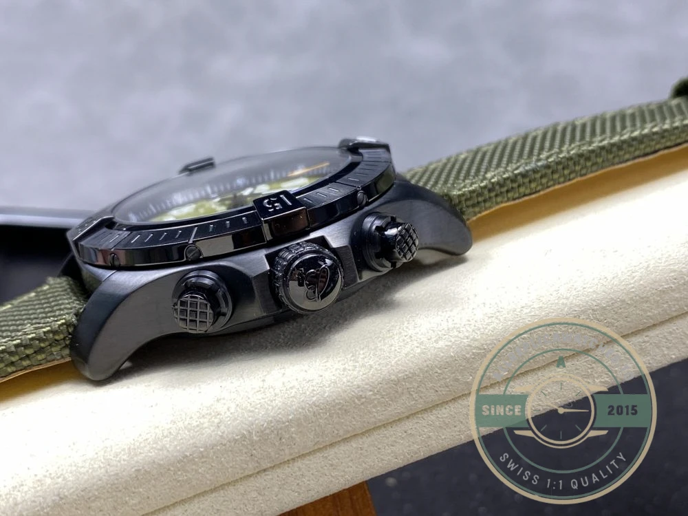 Replica Breitling Avenger Green Leather 45mm V13317101L1X1 - Swiss Movement Replica Watch
