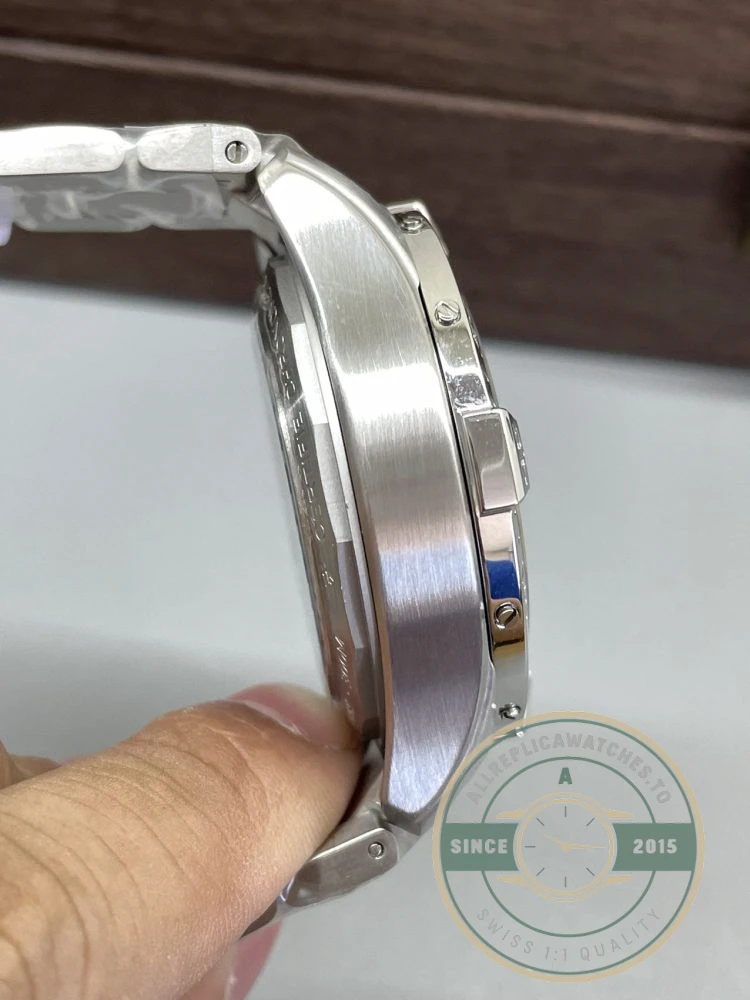Replica Breitling Avenger Stainless Steel 44 mm AB01821A1B1A1 - Affordable Super Clone Watch