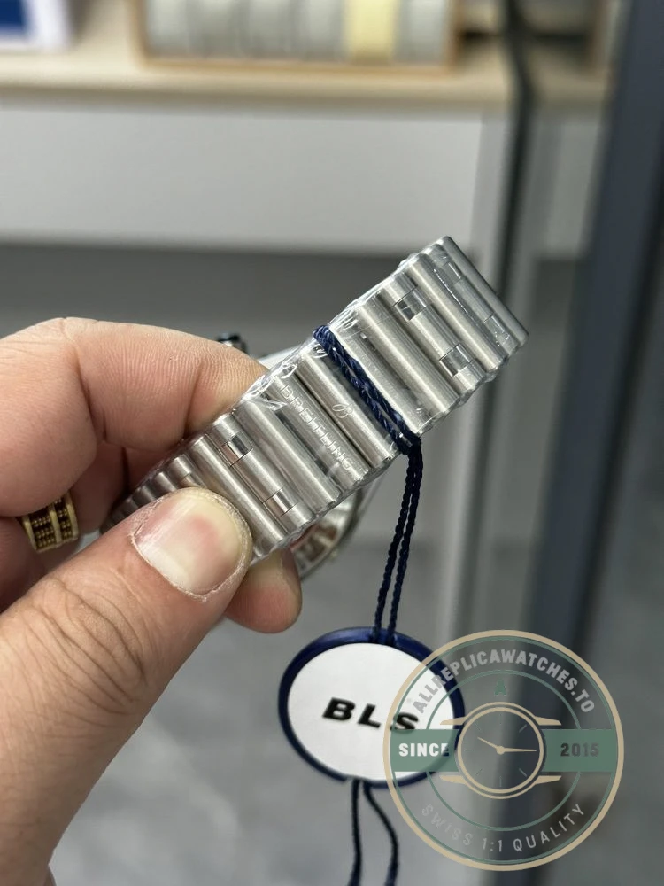 Replica Breitling Chronomat Steel Blue 44 mm AB0136161C1A1 - Swiss-Made Clone Watch