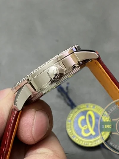 Replica Breitling Navitimer Crocodile 35 mm A17395F41G1P1 - Best Quality Replica Watch