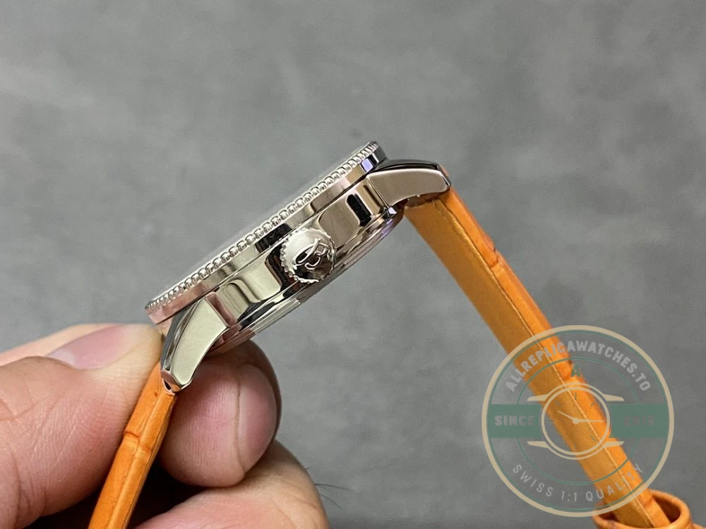 Replica Breitling Navitimer Crocodile Automatic 35 mm A17395F41G1P3 - Top-Tier Swiss Replica Watch